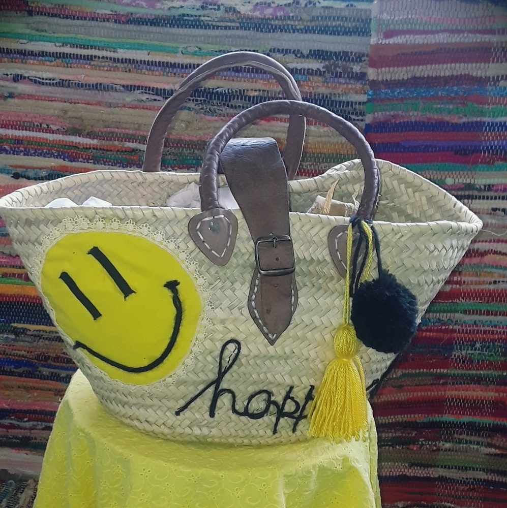 Natural straw tote bag